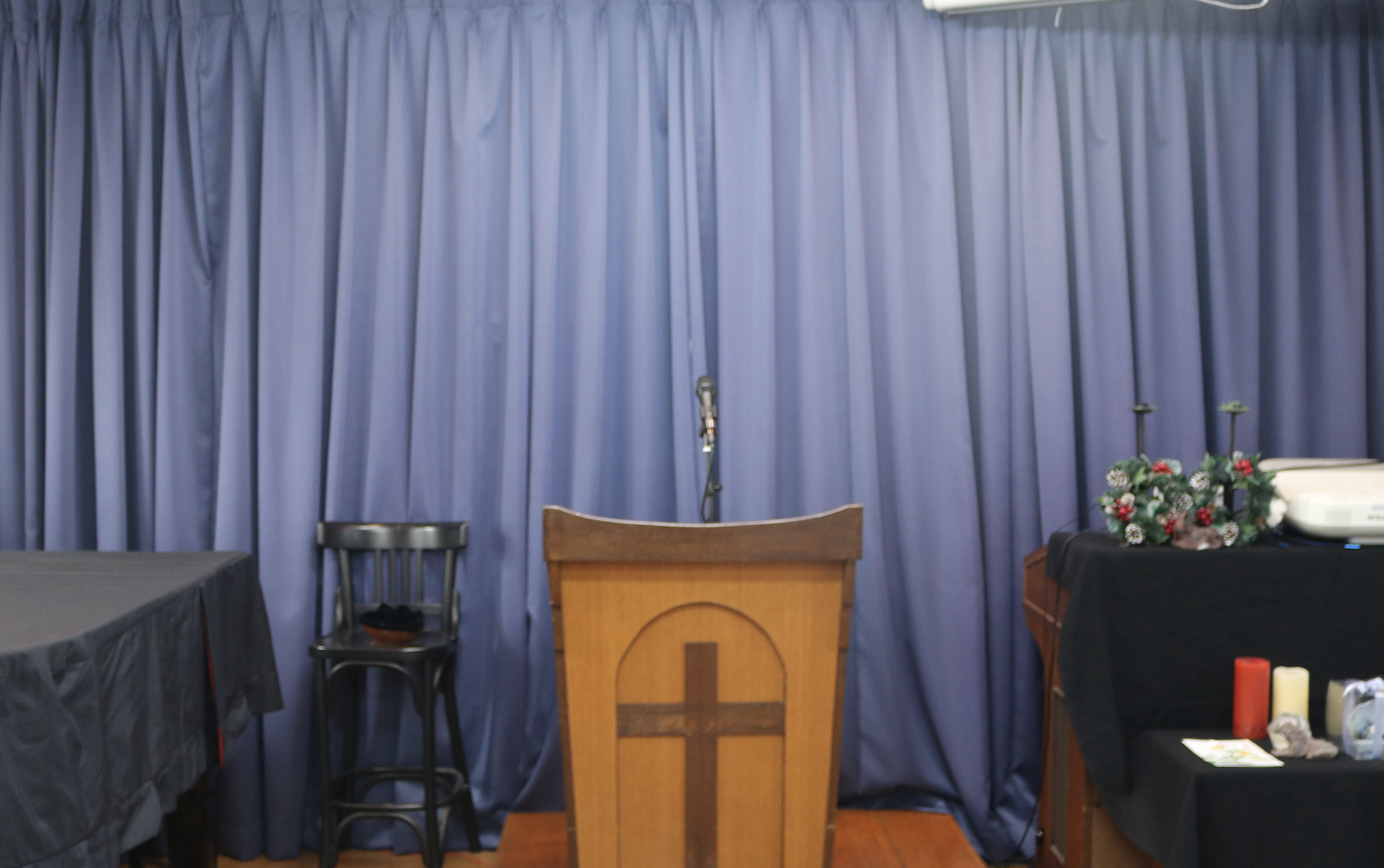 教会の集会の様子（写真）